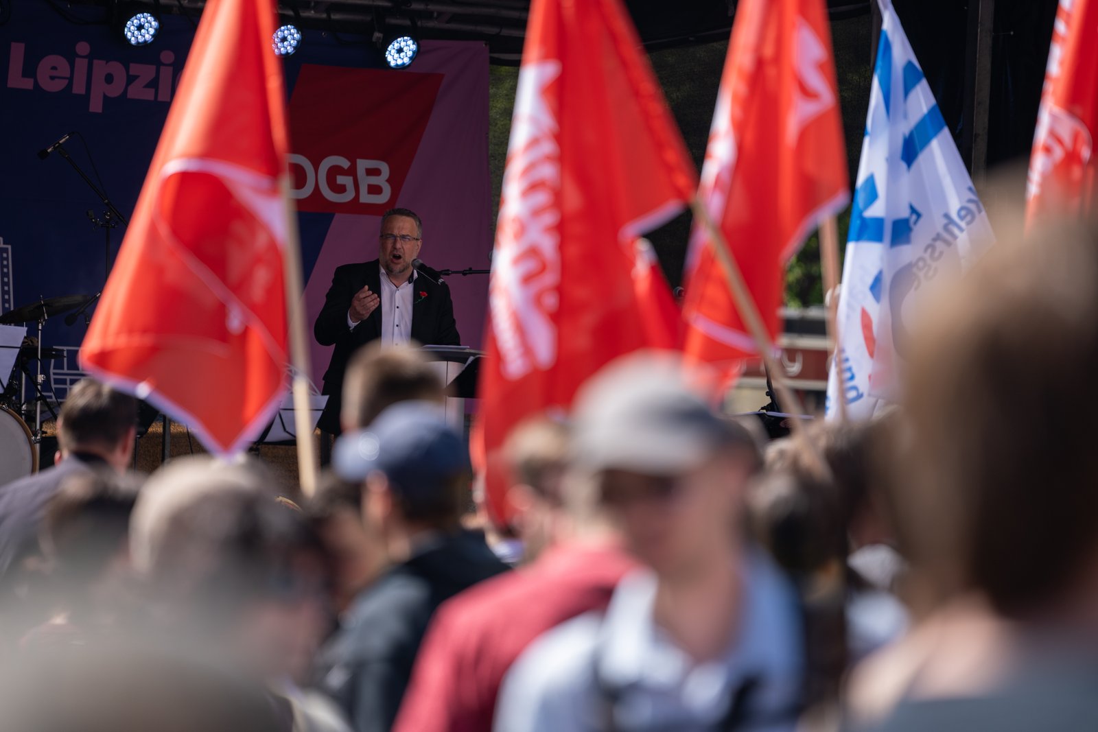 Speaker addressing the Leipzig Labor Day crowd from a stage